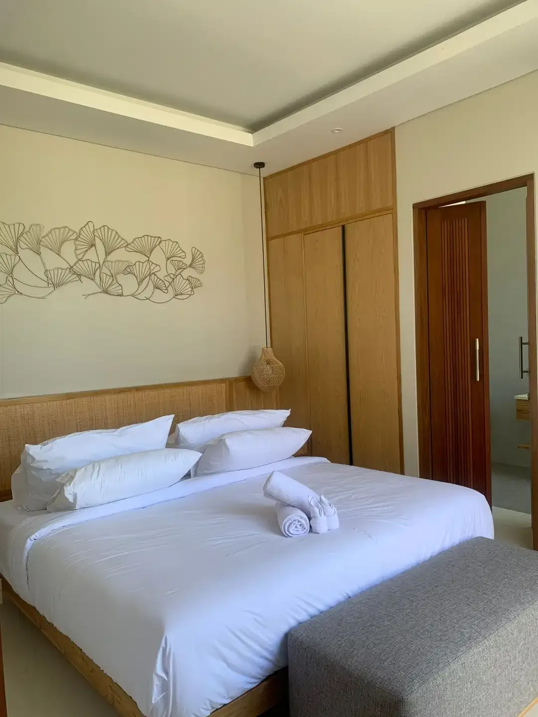 VILLA READY 2BR FURNISHED ONE GATE TERBAIK DI BATU BOLONG CANGGU - Image 8 of 10