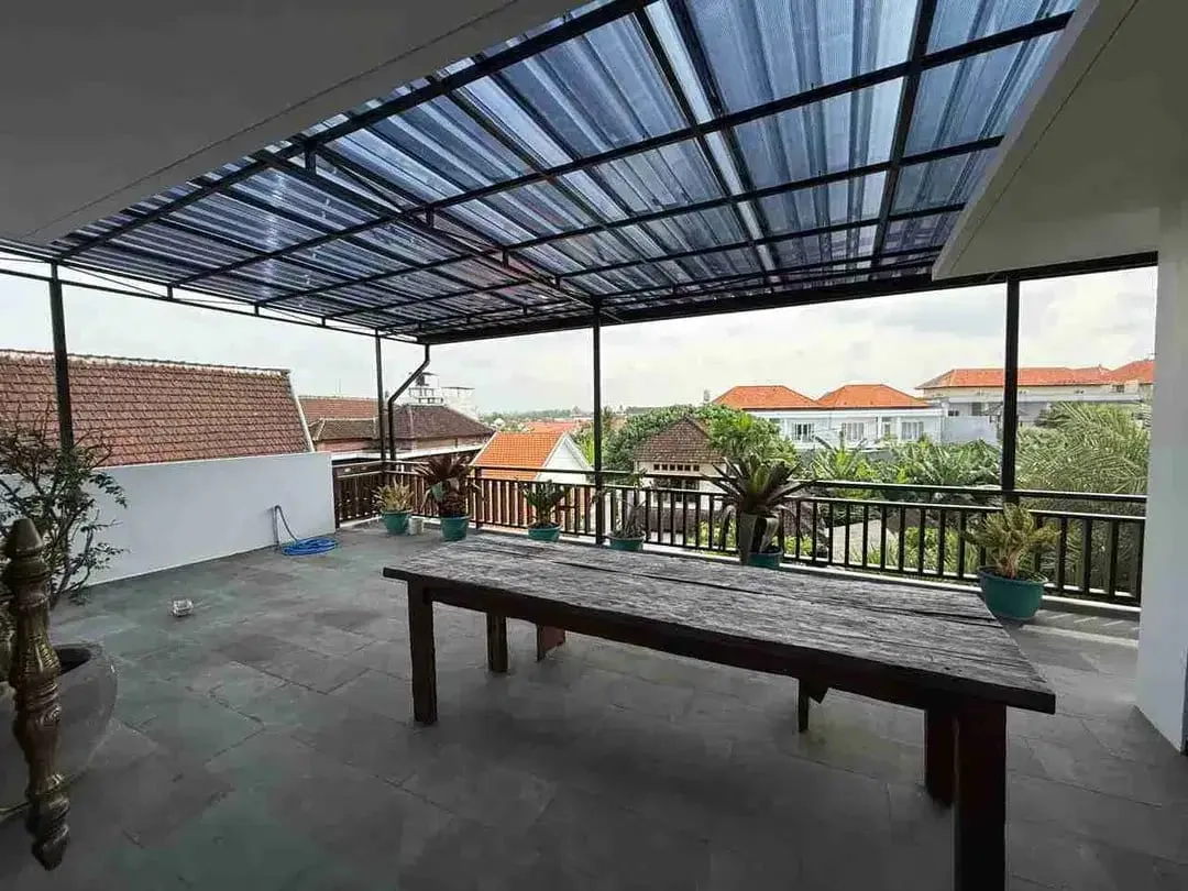 DISEWAKAN  RUMAH 3 LANTAI DI CANGGU CN - Image 6 of 10