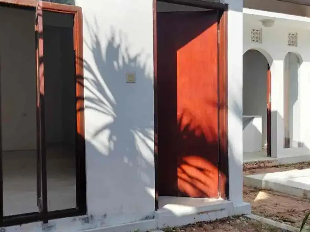 Di sewakan tanah bonus bangunan 6 unit villa kosong lokasi dekat Kempinski nusadua Bali. - Image 9 of 10