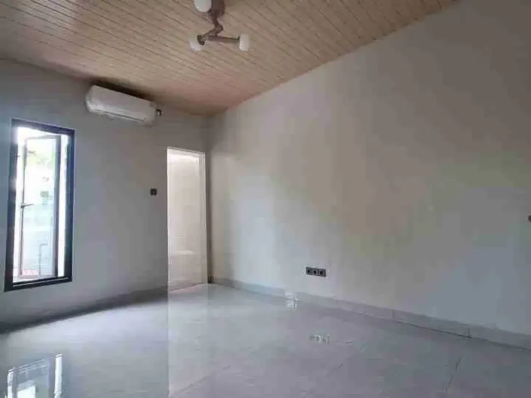 Rumah Baru 1,5 Lantai Minimalis di Gunung Salak Kerobokan - Image 3 of 10