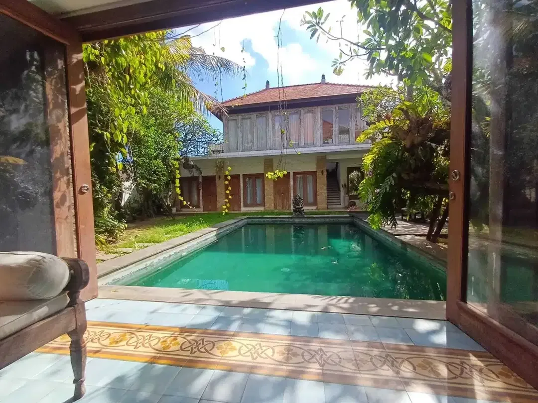 Villa Mewah Gaya Kolonial 5 Kamar di Umalas Bali - Image 6 of 10