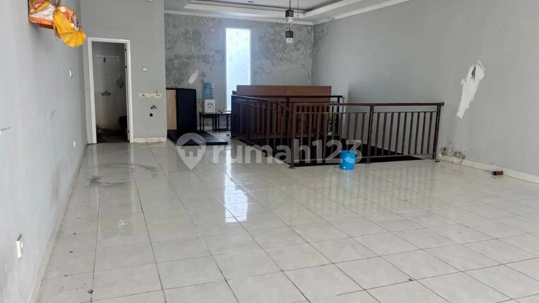 Ruko Komersil 2 Lantai Lengkap dengan Usaha Berjalan Lokasi Strategis Denpasar Barat Dekat Seminyak dan Kuta Bali - Image 3 of 4