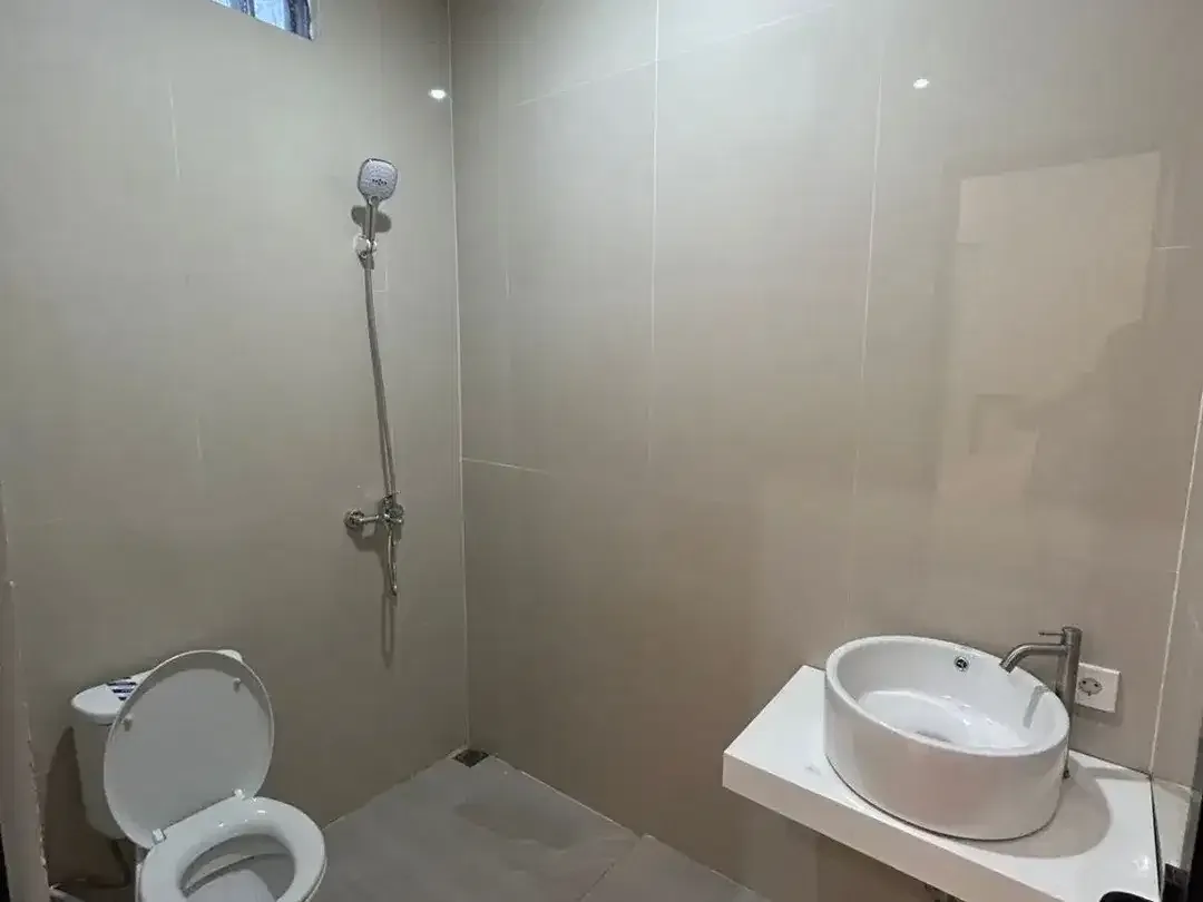 Rumah Nyaman Modern Lantai 2 Di Ciung Wanara, Renon - Image 2 of 7