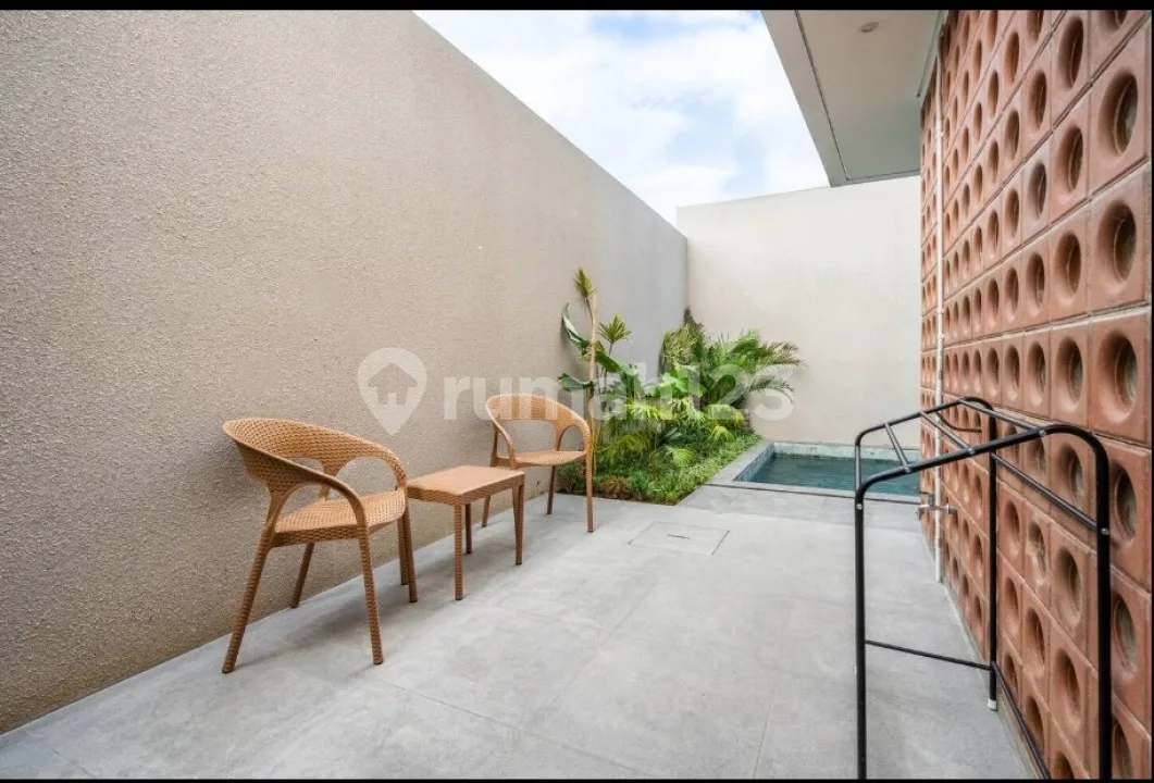 Modern 3 Bedroom Villa Kedampang Kerobokan Close to Seminyak - Image 2 of 4