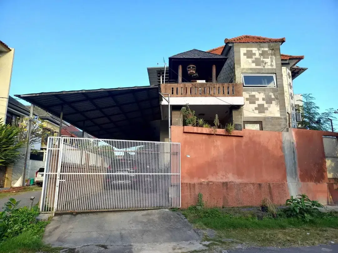 Rumah Mewah Posisi Hook di Gatot Subroto Barat - Image 1 of 10