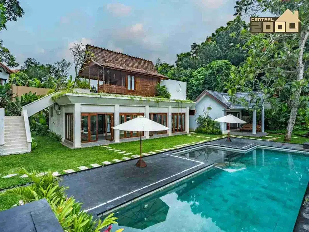 For Sale: Luxury Riverfront Villa Estate - Image 10 of 10