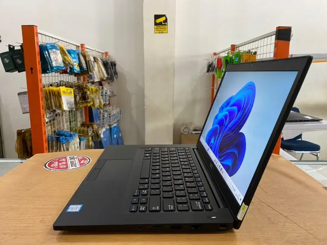 DELL Latitude E7490 Core i5Gen8 Ram 8GB SSD 256GB FHD Slim Mulus - Image 3 of 10