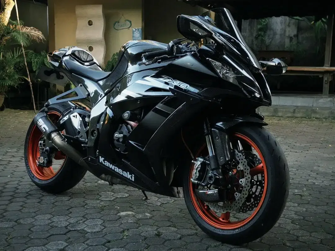 Kawasaki zx10r 2016 hitam - Image 1 of 10