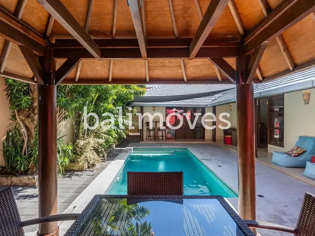 Vila Tiga Kamar Tidur yang Menawan di Kawasan Pantai Sanur - Image 5 of 10