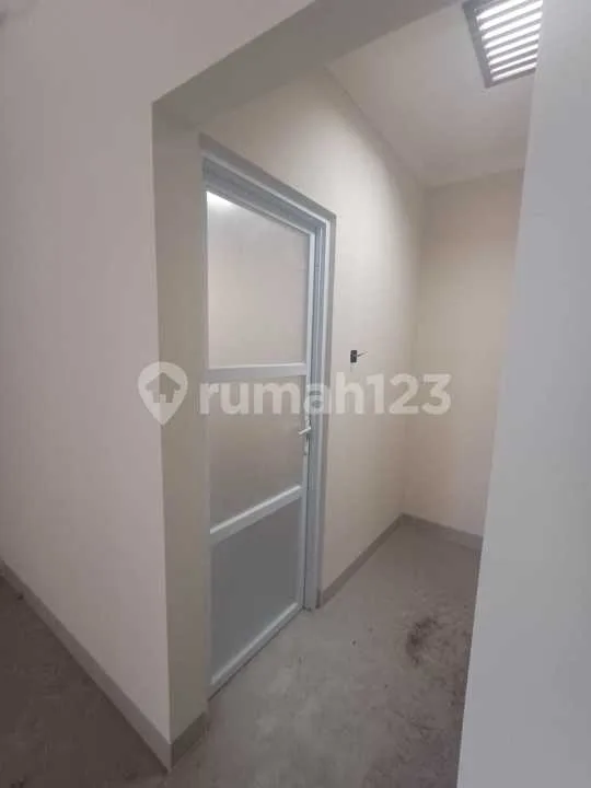 Di Sewakan Seluruh Bangunan Guest House di Lantai 2 di Jalan Kayu Aya Seminyak dengan Jumlah 5 Kamar Tidur Unfurnished - Image 3 of 4
