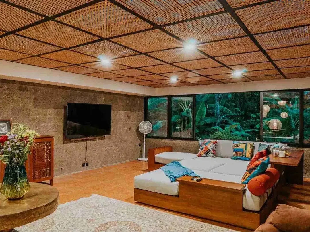 Luxury Villa Kerobokan dengan Taman Tropis dan Gym - Image 3 of 10