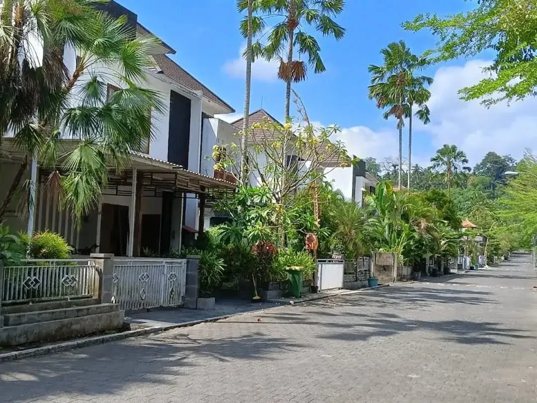 Rumah 2 lantai Sudah Renovasi di Perumahan Exclusive One Gate  Griya Loka Tabanan - Image 3 of 6