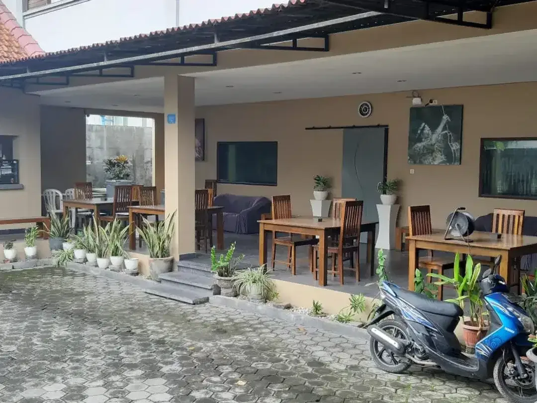 Rumah dan Tempat Usaha Studio Musik/Cafe di Jl Mahendradata, Denpasar - Image 5 of 10