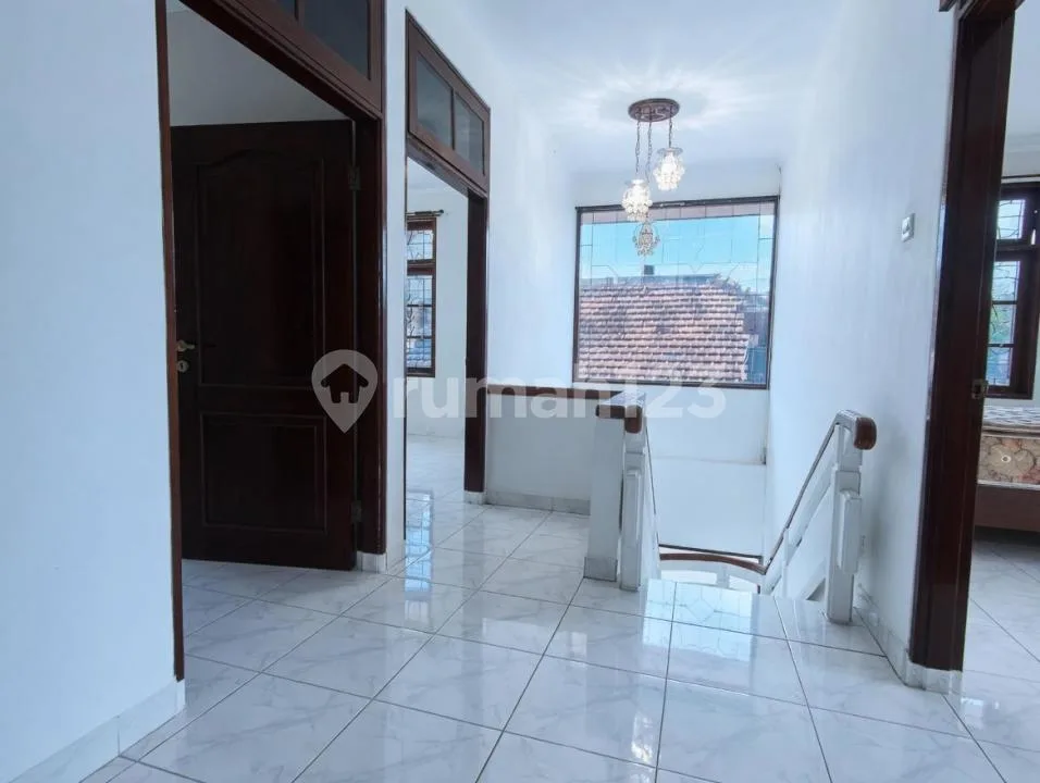 Rumah 4 Kamar Semi Furnished Lingkungan Tenang Dekat Mall Lv 21 Denpasar - Image 3 of 4