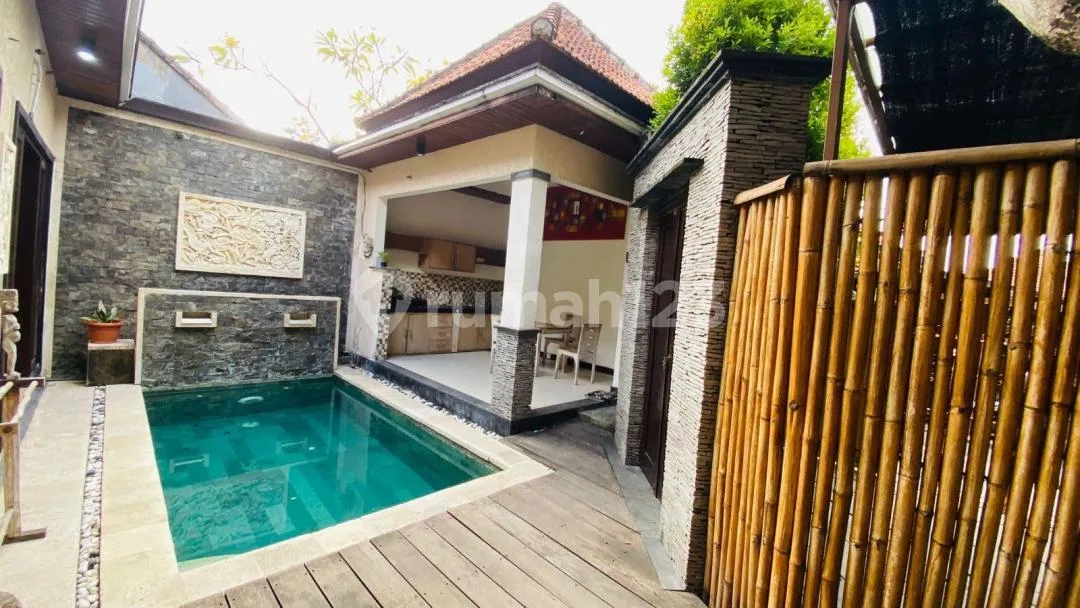 Villa Dekat dan Area Pantai Tegal Wangi di Jimbaran - Image 1 of 4