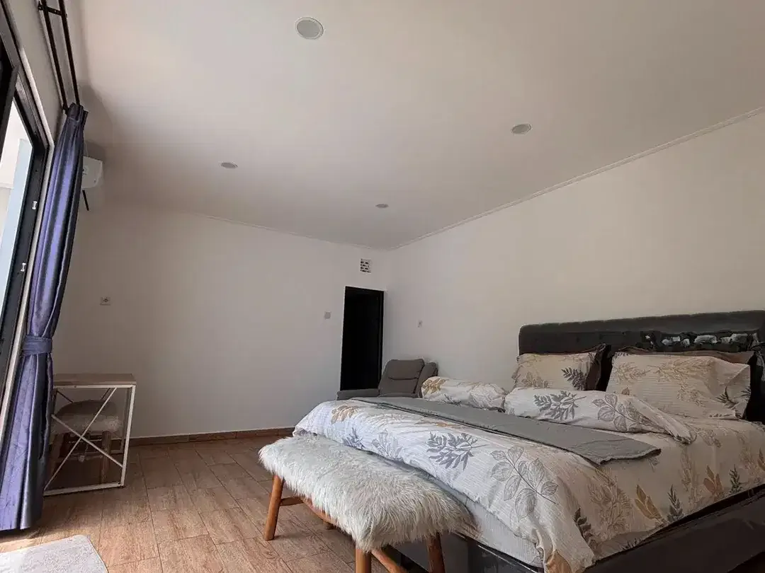 THREE-BEDROOMS VILLA FOR YEARLY RENT SANUR. BEACHSIDE - Image 8 of 10