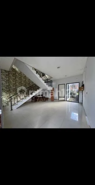 Rumah 2 Lantai Siap Huni Lokasi Sangat Strategis - Image 4 of 4