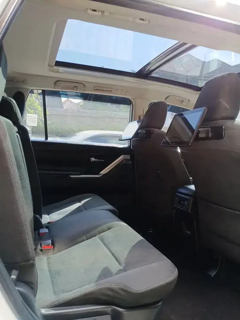 INNOVA ZENIX V HYBRID MATIC 2023 ASLI BALI TANGAN PERTAMA - Image 9 of 10
