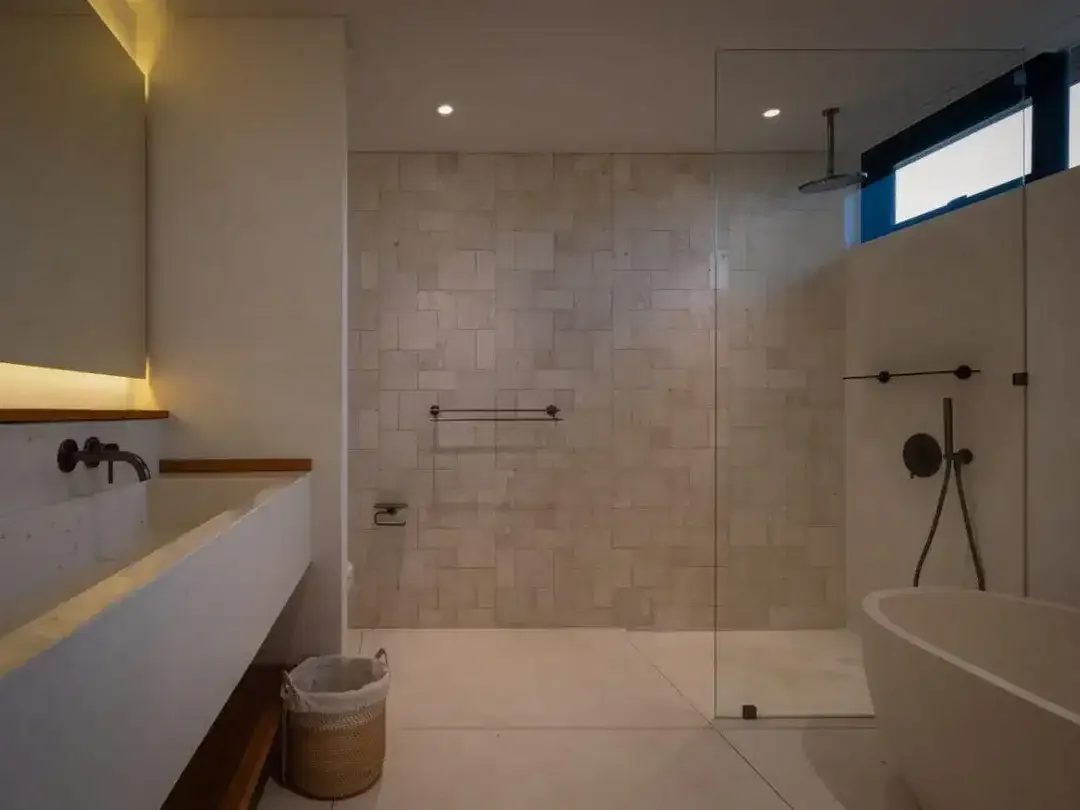 Luxury 3-Bedroom Villa for Rent in Tumbak Bayuh – Fully Furnished with High-Speed Internet - Image 10 of 10