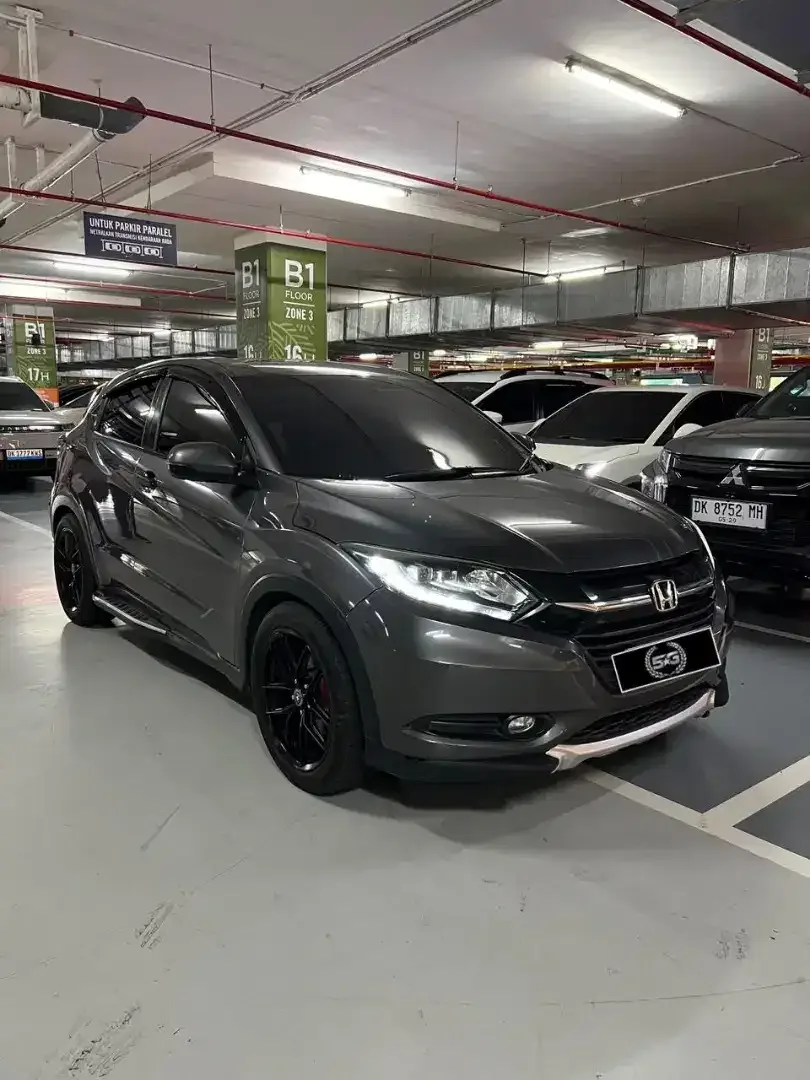 HONDA HR-V E 1.5 2015 AT GREY FULL ACC - Image 1 of 10