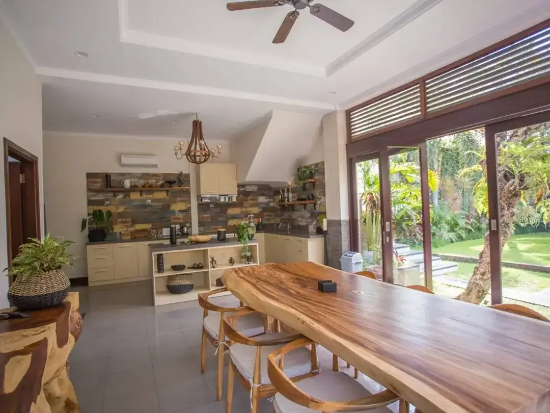 Leasehold - Exquisite 4-Bedroom Estate Luxury Living with Pool, Gym, and Expansive Garden - Image 10 of 10