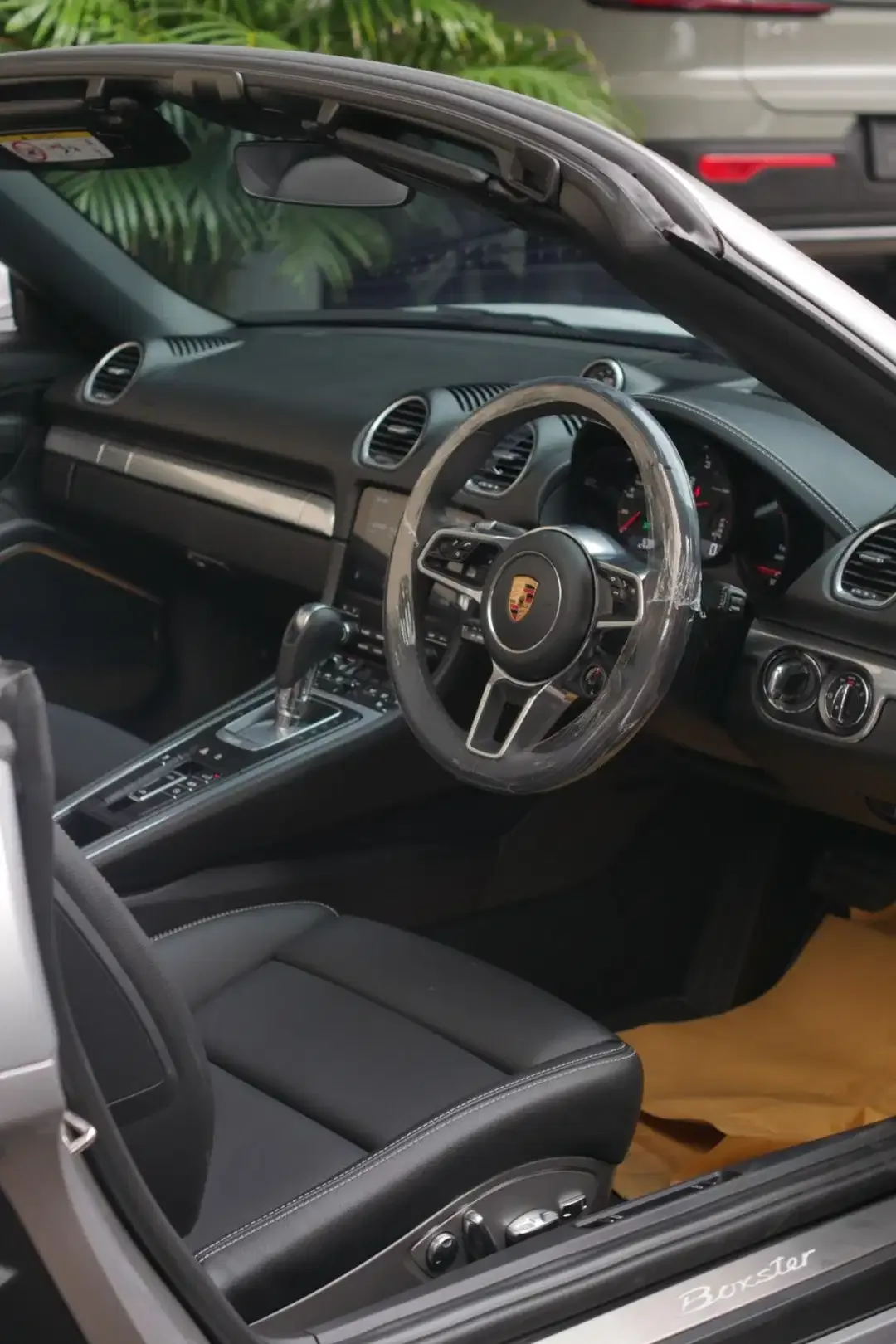 [ LIKE NEW ] PORSCHE BOXTER 718 2.0 PDK SPORT CHRONO 2025 - Image 7 of 10