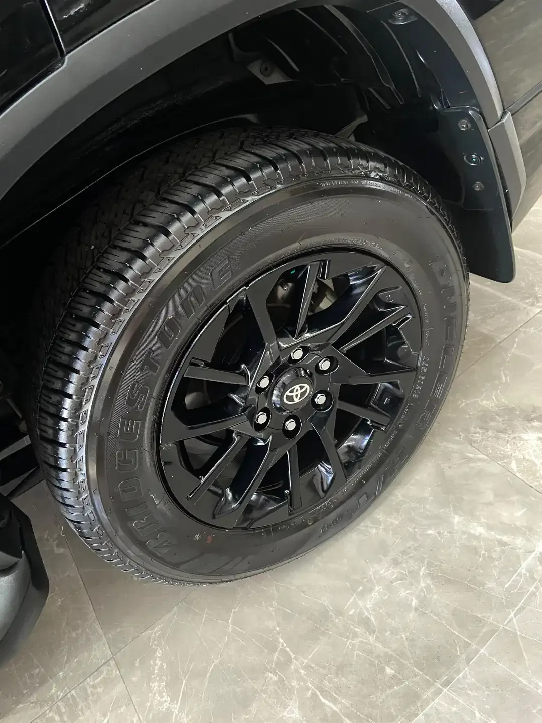 Fortuner GR 2023 Asli Bali Low KM 10rb - Image 6 of 10