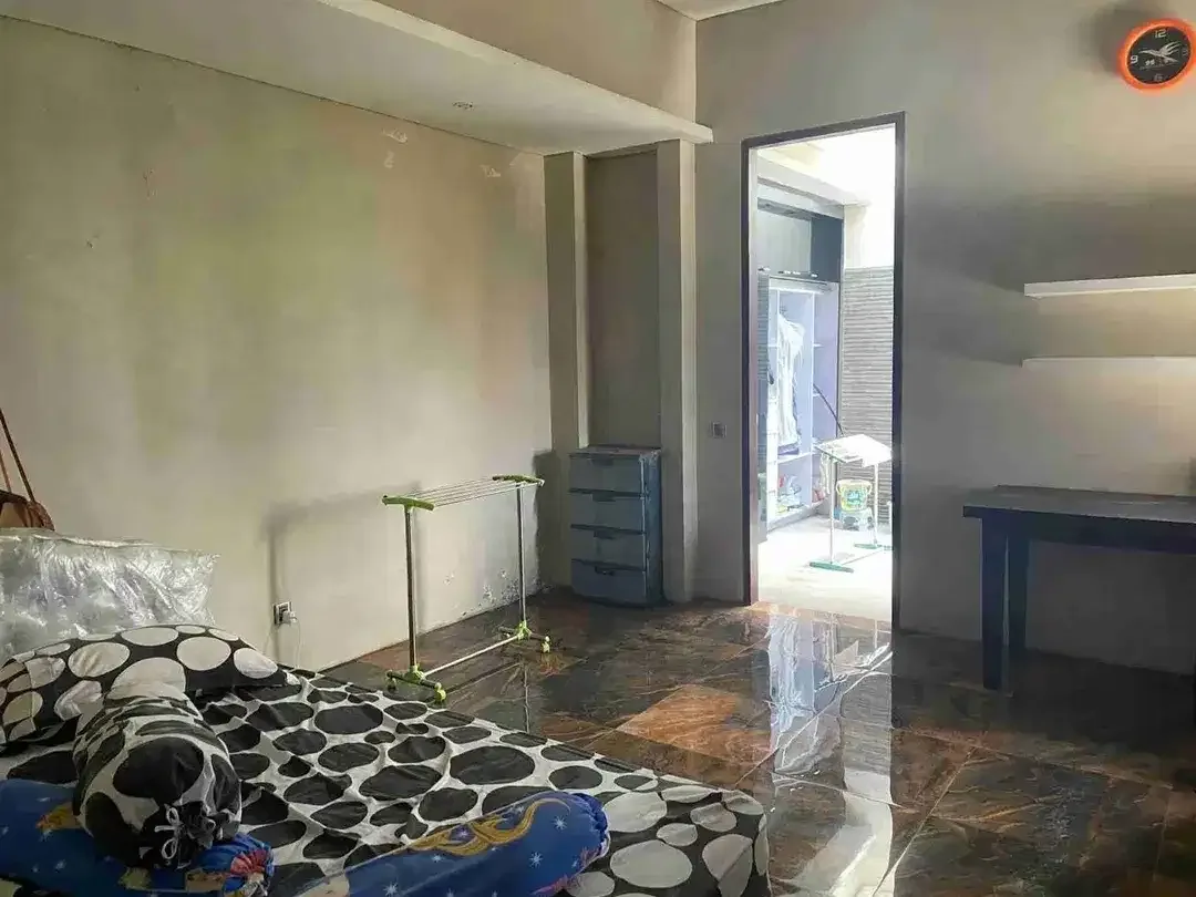 jual BU rumah luas 2,4 are & 2 lantai di jln.Cargo samping perumh Citraland denpasar - Image 5 of 10