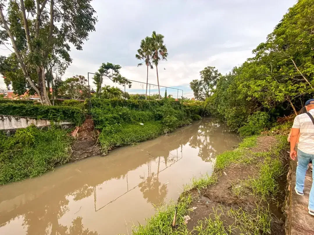 DIJUAL TANAH PINGGIR SUNGAI DEKAT PANTAI BERAWA BALI - Image 3 of 10