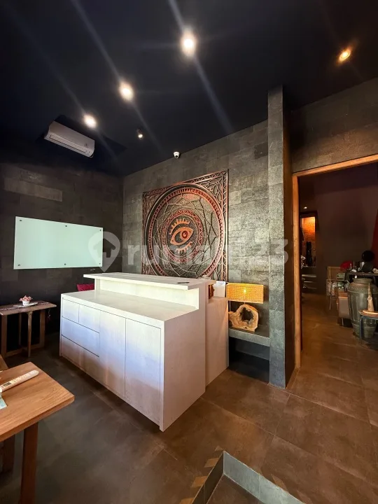 Ruko 4 Lantai Lokasi Strategis di Seminyak, Kuta, Bali - Image 2 of 4
