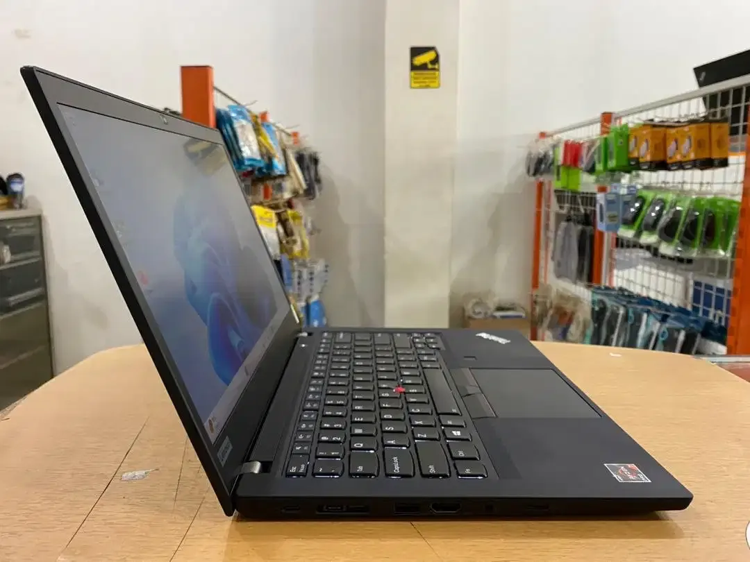 Lenovo ThinkPad T495 Amd Ryzen 7 Pro SSD 256GB Ram 16GB VGA 2GB Touchs - Image 4 of 10