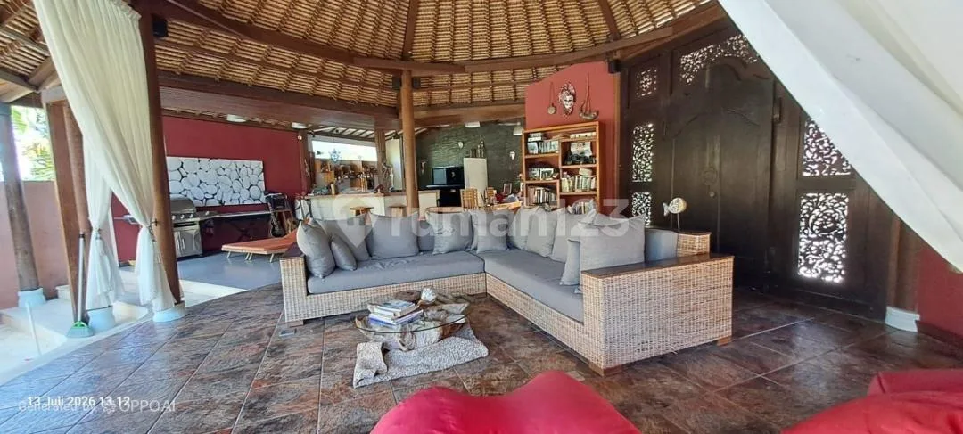 Tropical Villa Dekat Pantai Nyanyi - Pavilion Kayu & Taman Luas - Image 2 of 4