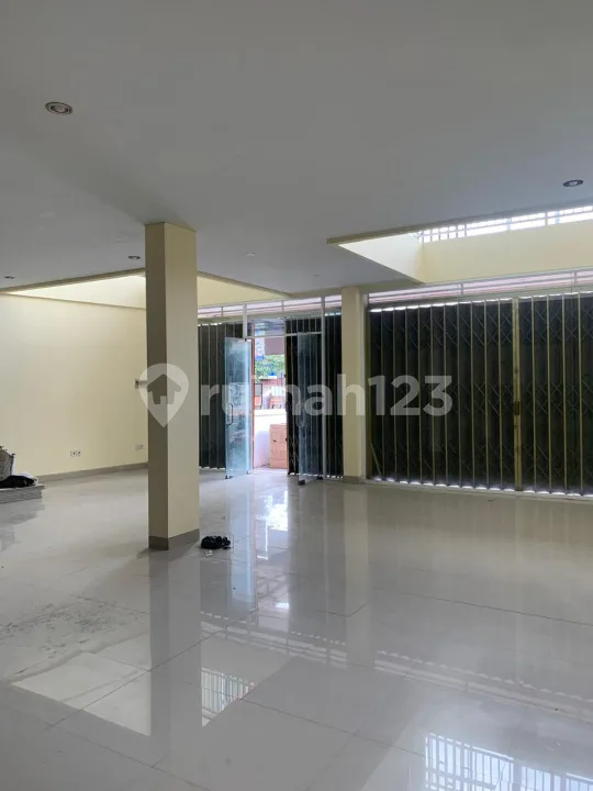 Ruko Gandeng 3 Lantai di Padangsambian di Pusat Bisnis Denpasar - Image 2 of 4
