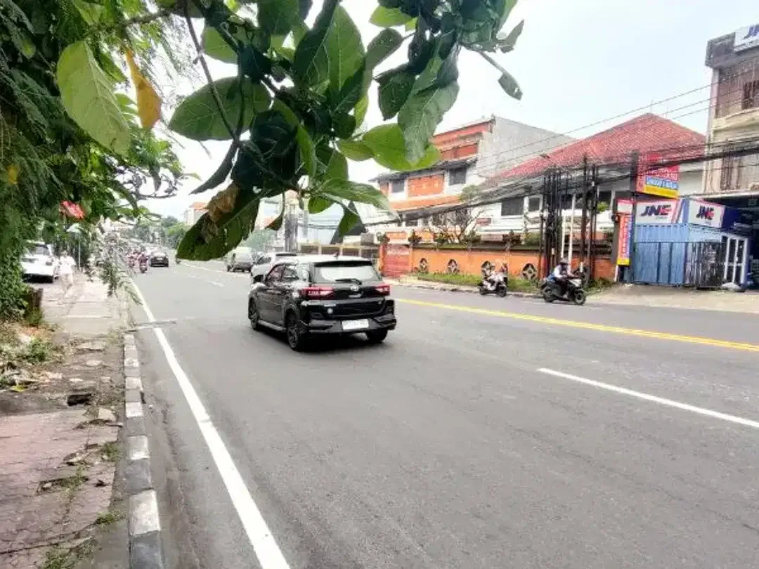 TANAH KOMERSIL STRATEGIS PINGGIR JALAN DI GATOT SUBROTO BARAT DENPASAR - Image 2 of 5