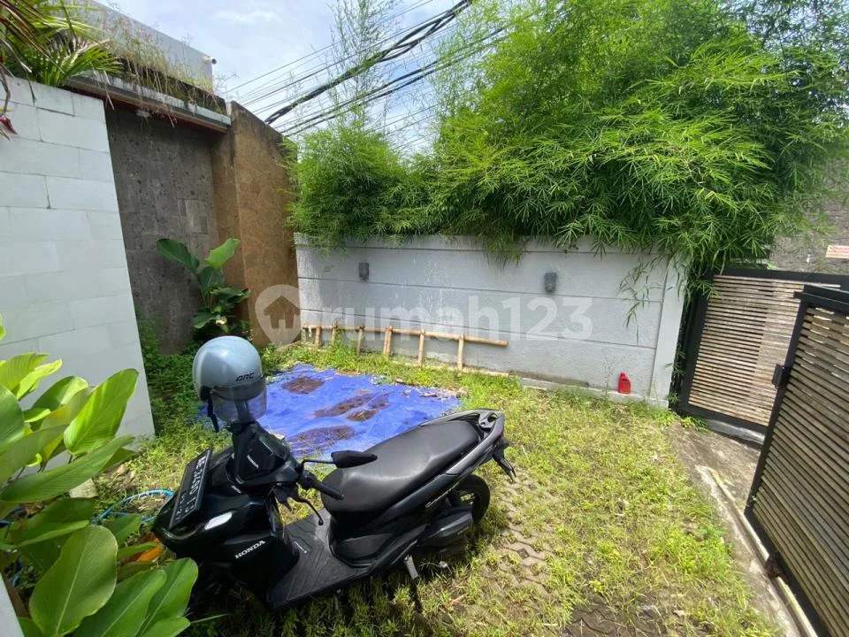 Dijual - Rumah Semi Villa di Nusa Dua, One Gate System dengan Keamanan 24 Jam, Dekat dengan Tol Bali Mandara - Image 2 of 4