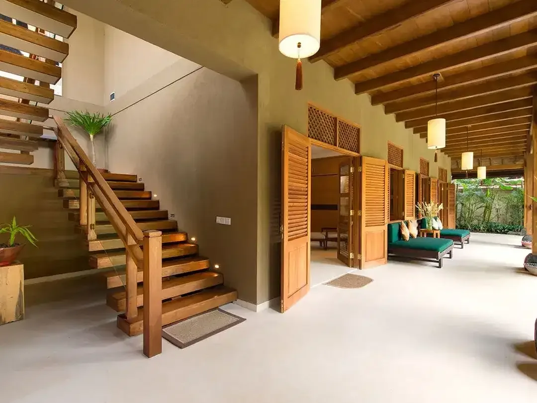 Freehold - Luxurious Balinese Retreat with Spacious Living, Lush Gardens, and Prime Seminyak Location - Image 6 of 10