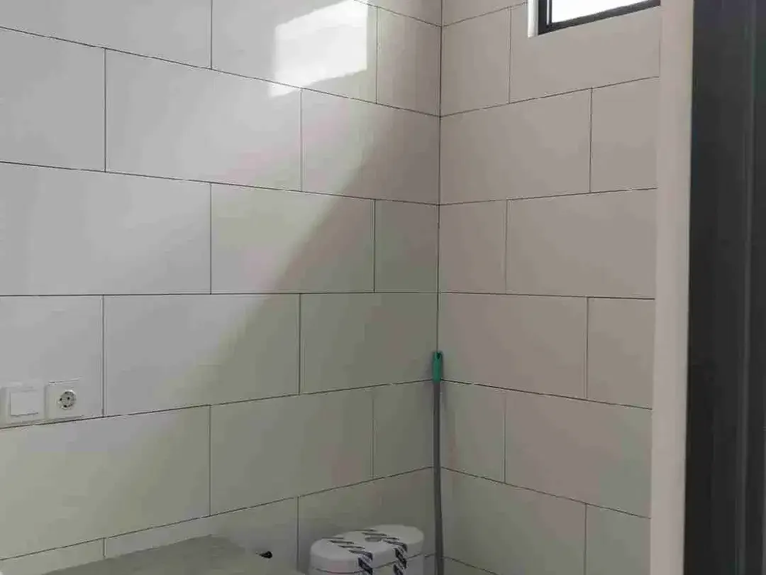 RUMAH BARU LANTAI II MODERN MINIMALIS LINGKUNGAN ONE GATE SISTEM DEKAT JOGING TREK DAN DEKAT SMP NEGERI 2 KUTA UTARA DALUNG - Image 5 of 10