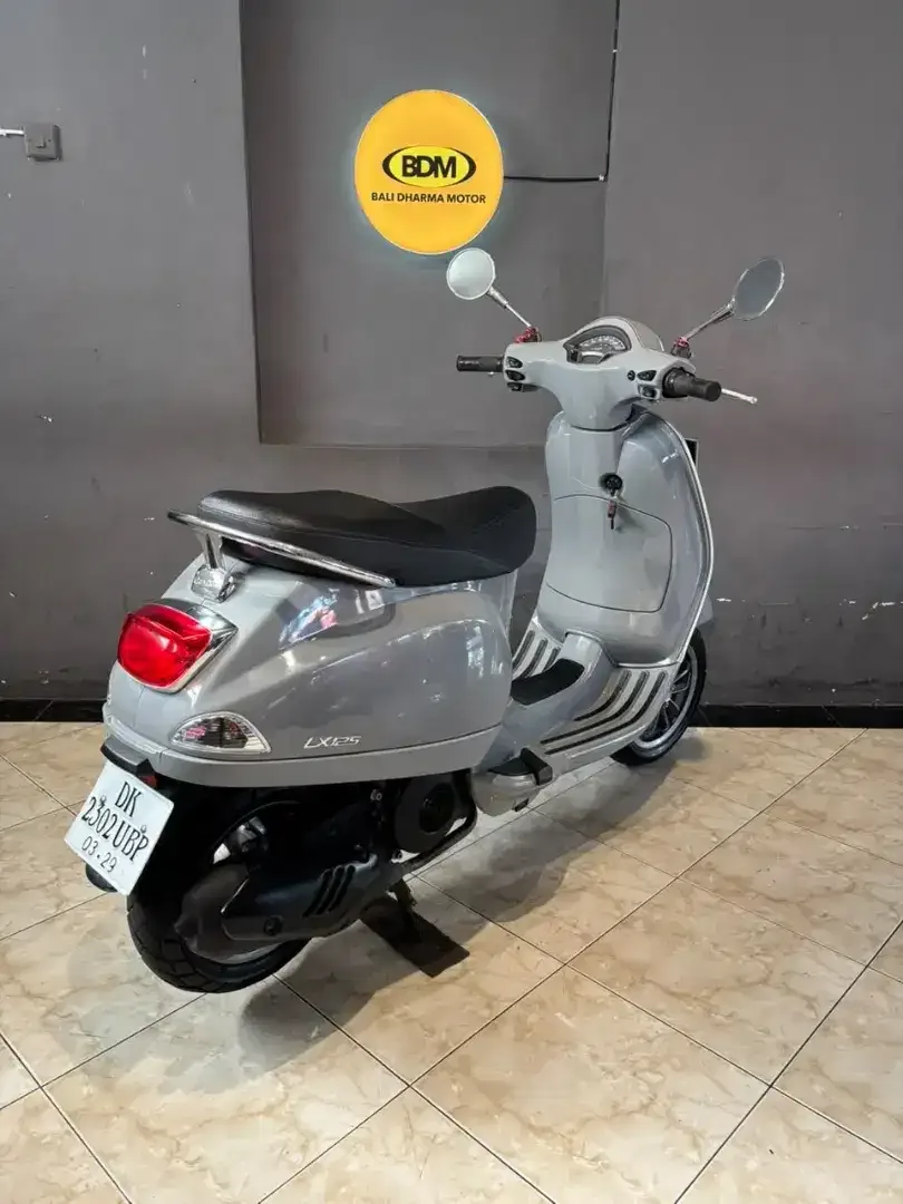 DP 500k / BUNGA MENURUN 2% / PIAGGIO VESPA LX 125 TAHUN 2023 - Image 2 of 7