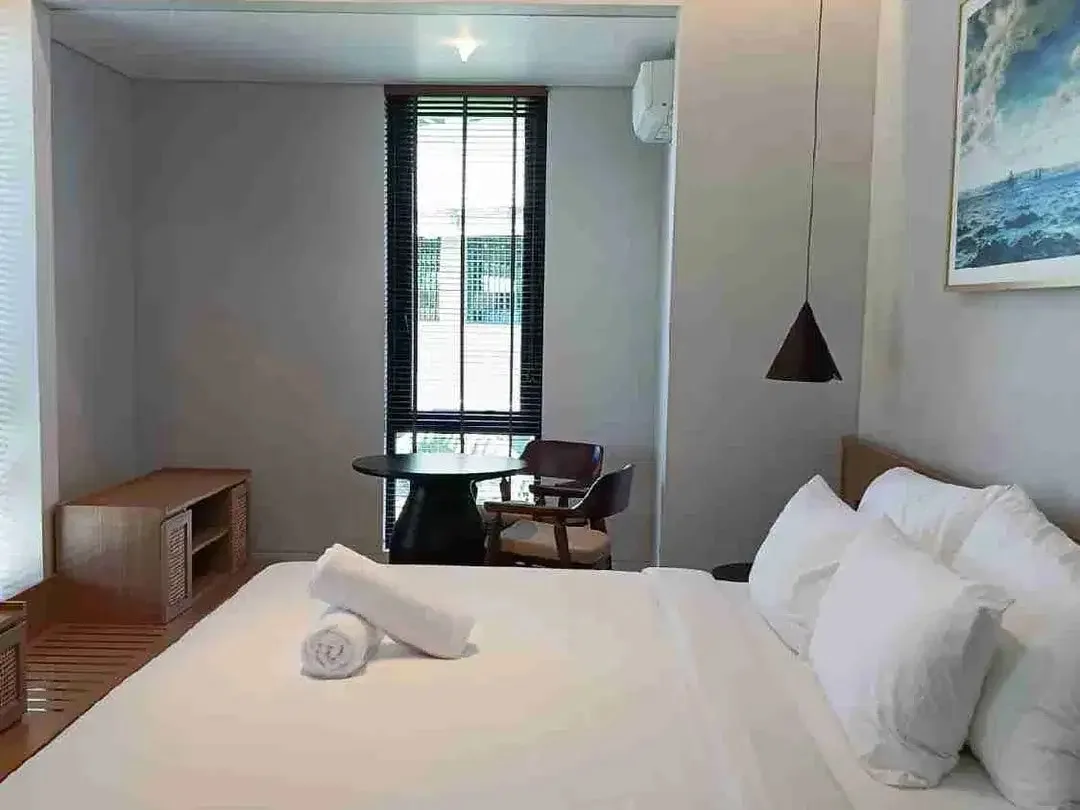 VILLA 4 BR CUMA 5 MENIT KE FINNS BEACH CLUB DAN KE PANTAI DI BATUBOLONG - Image 6 of 10