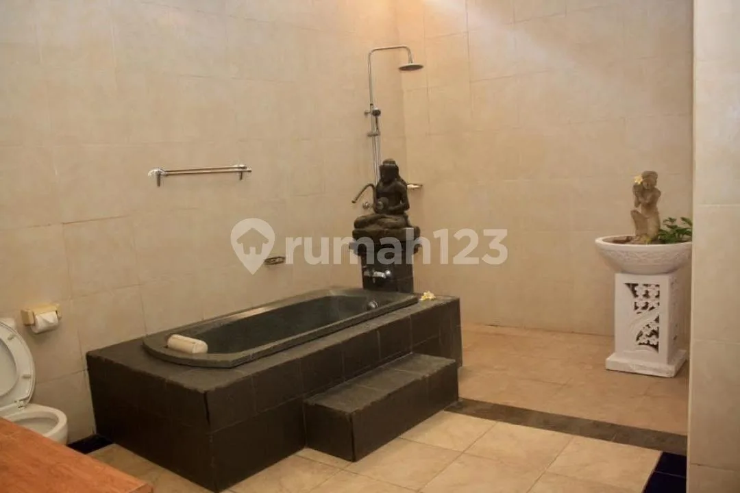 Villa 2 Lantai dengan Pool Strategis 5 Menit ke Pantai Sanur - Image 4 of 4