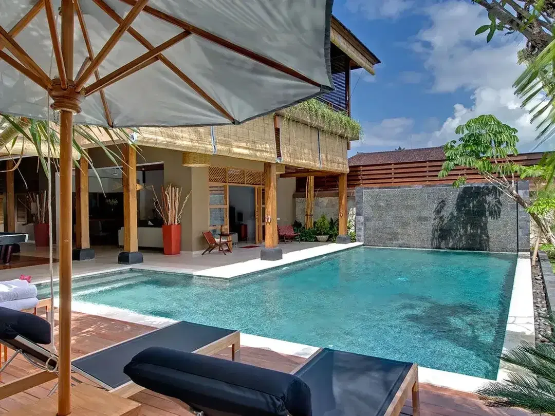 Freehold - Sprawling Luxury Estate with Tropical Gardens and Seminyak - Image 3 of 10