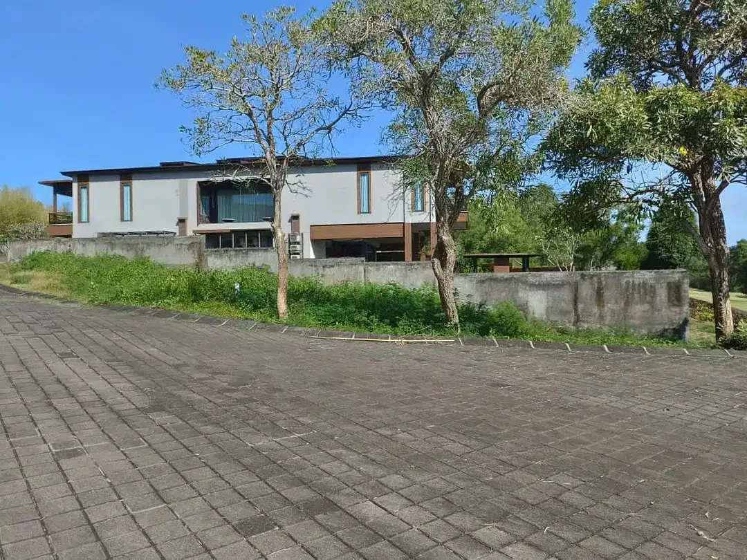 Dijual murah di bawah harga pasar tanah view laut dan lapangan golf di pecatu graha kuta selatan bali. - Image 1 of 5