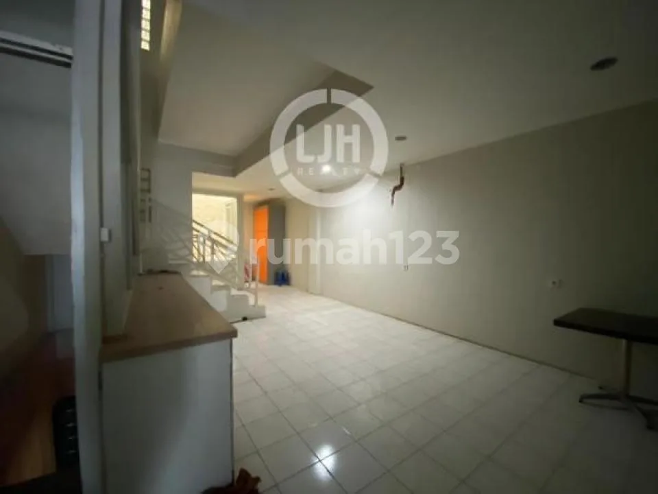 Shophouse For Sale In Prime Area Jl Diponegoro, Denpasar, Strategic Commercial Area, Close To Level 21 Mall - Image 4 of 4