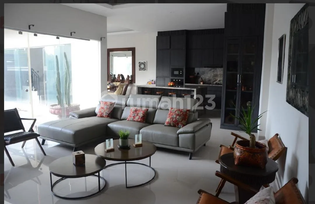 4 Bedrooms Modern Villa With Rooftop Near Jimbaran Beach - Image 3 of 4