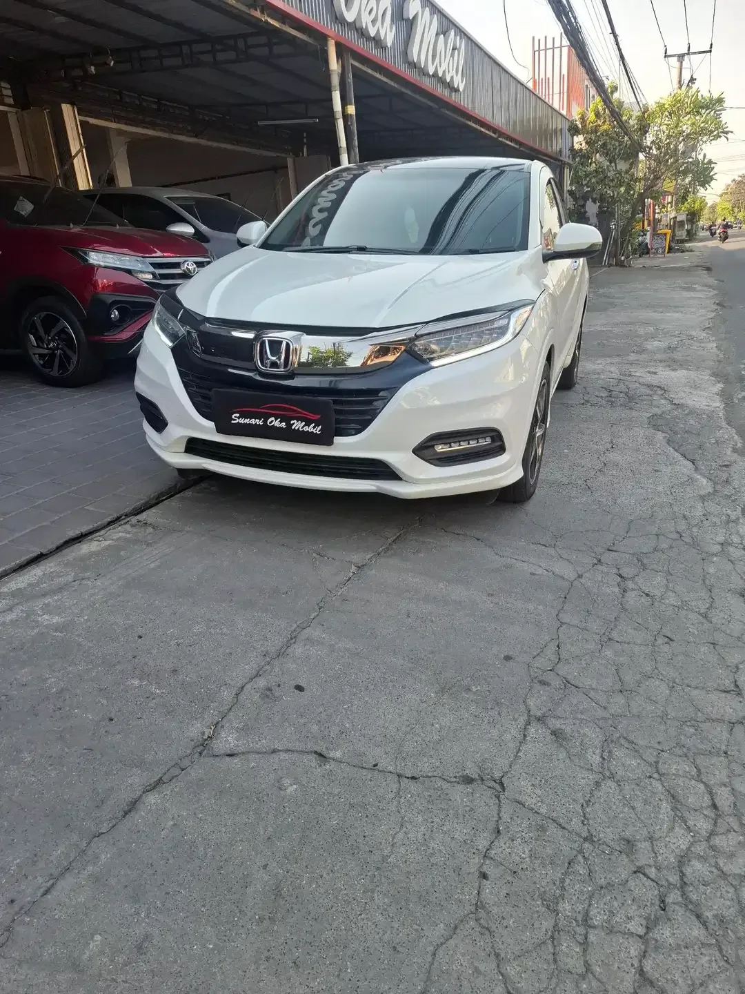 HONDA HRV PRESTIGE 1.8 - Image 1 of 6