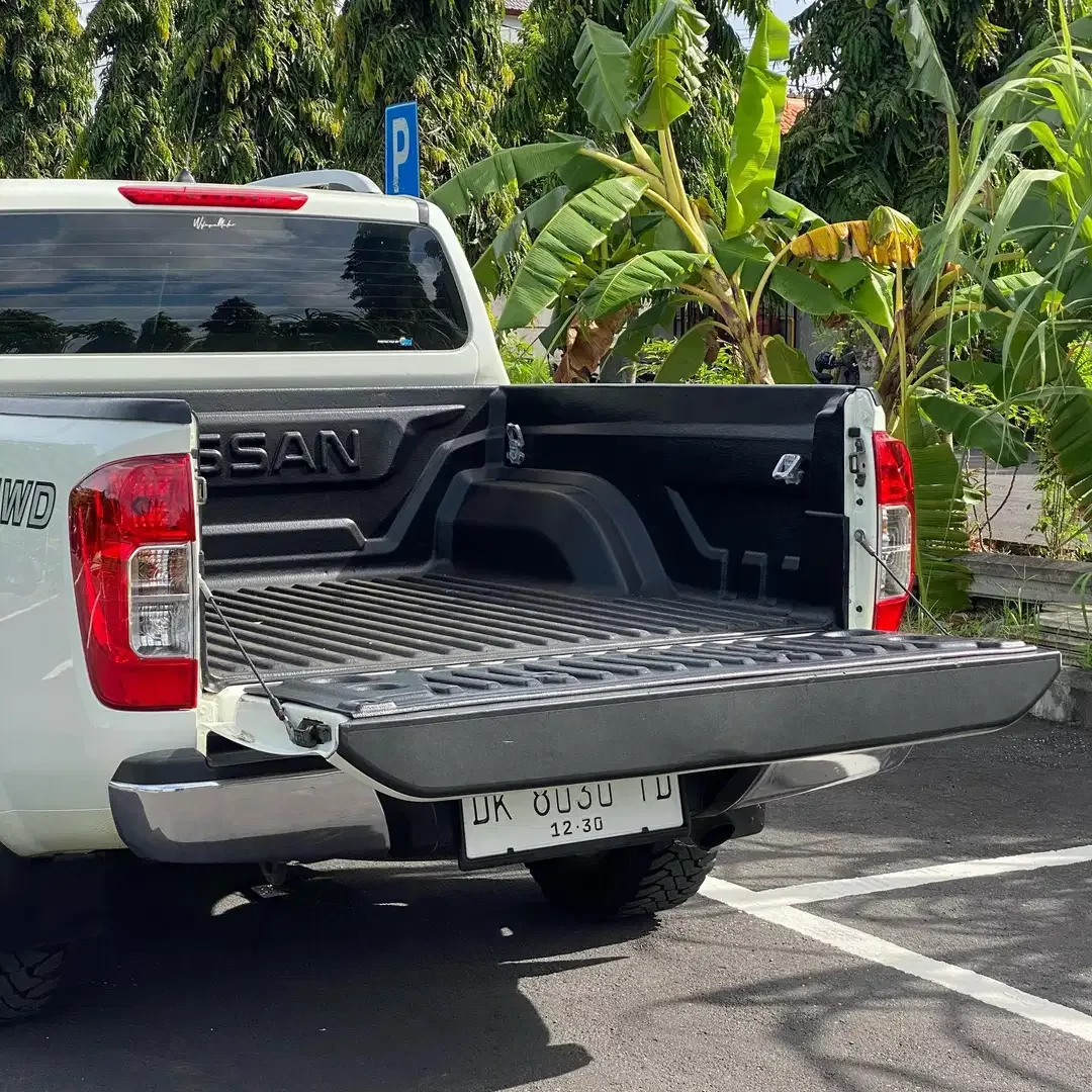 Nissan Navara dCab VL 4x4 2.4 AT - 2017 - Image 9 of 10