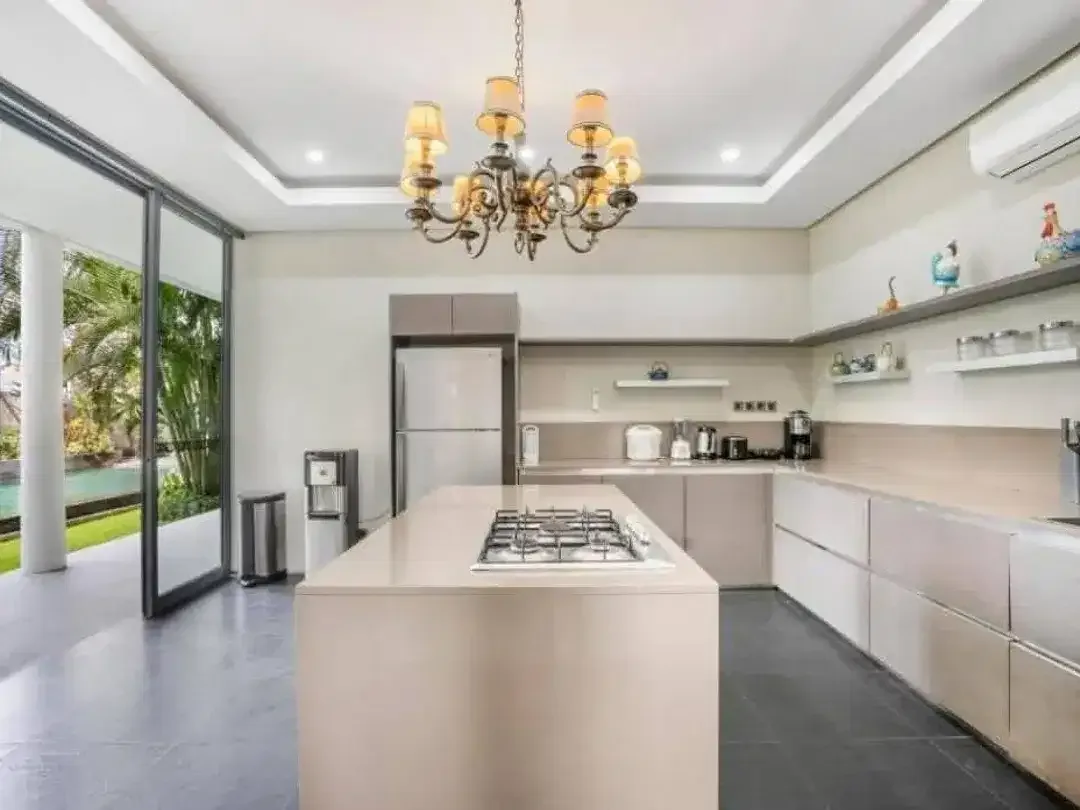 For Rent – Monthly 4 Bedroom Villa – Tumbak Bayuh - Image 5 of 10