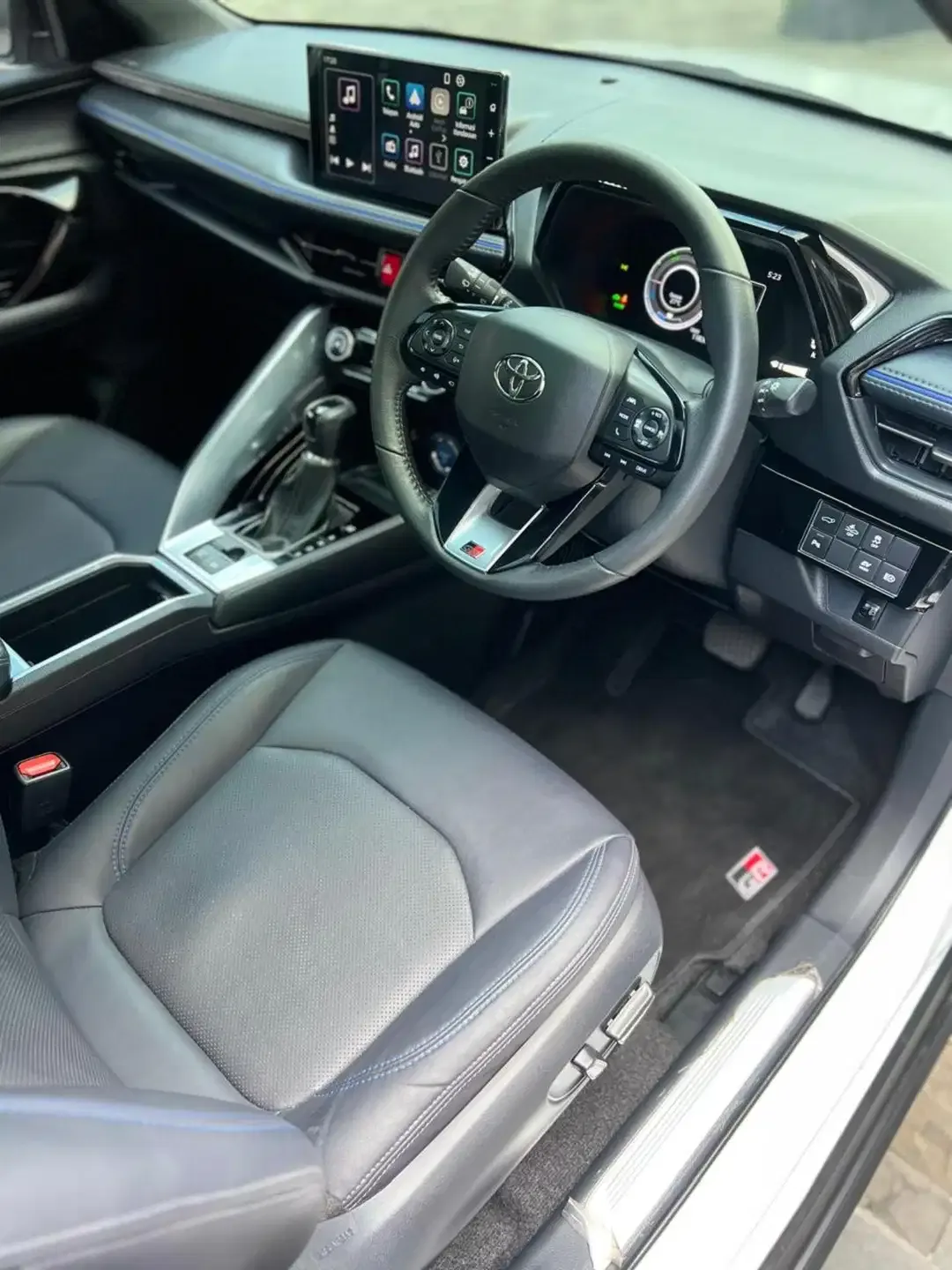 Yaris Cross GR Hybrid 2023 Asli Bali Low KM 11rb - Image 4 of 10