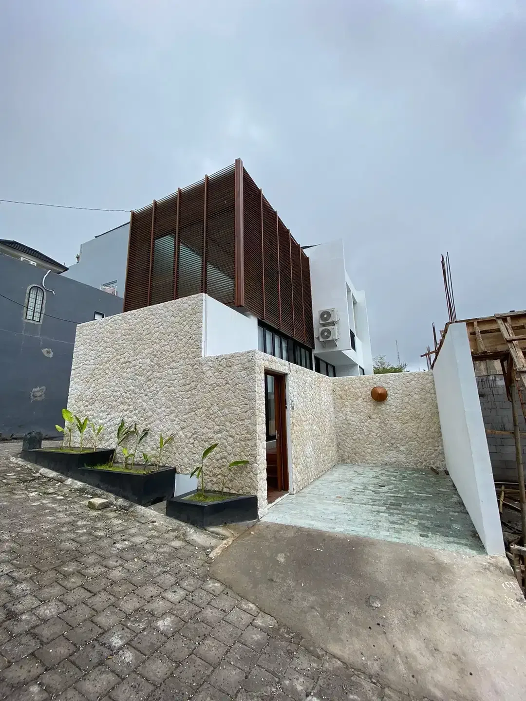 FOR RENT VILLA FURNISHED READY UNIT SIAP HUNI 2BR KAWASAN NUSA DUA - Image 1 of 10