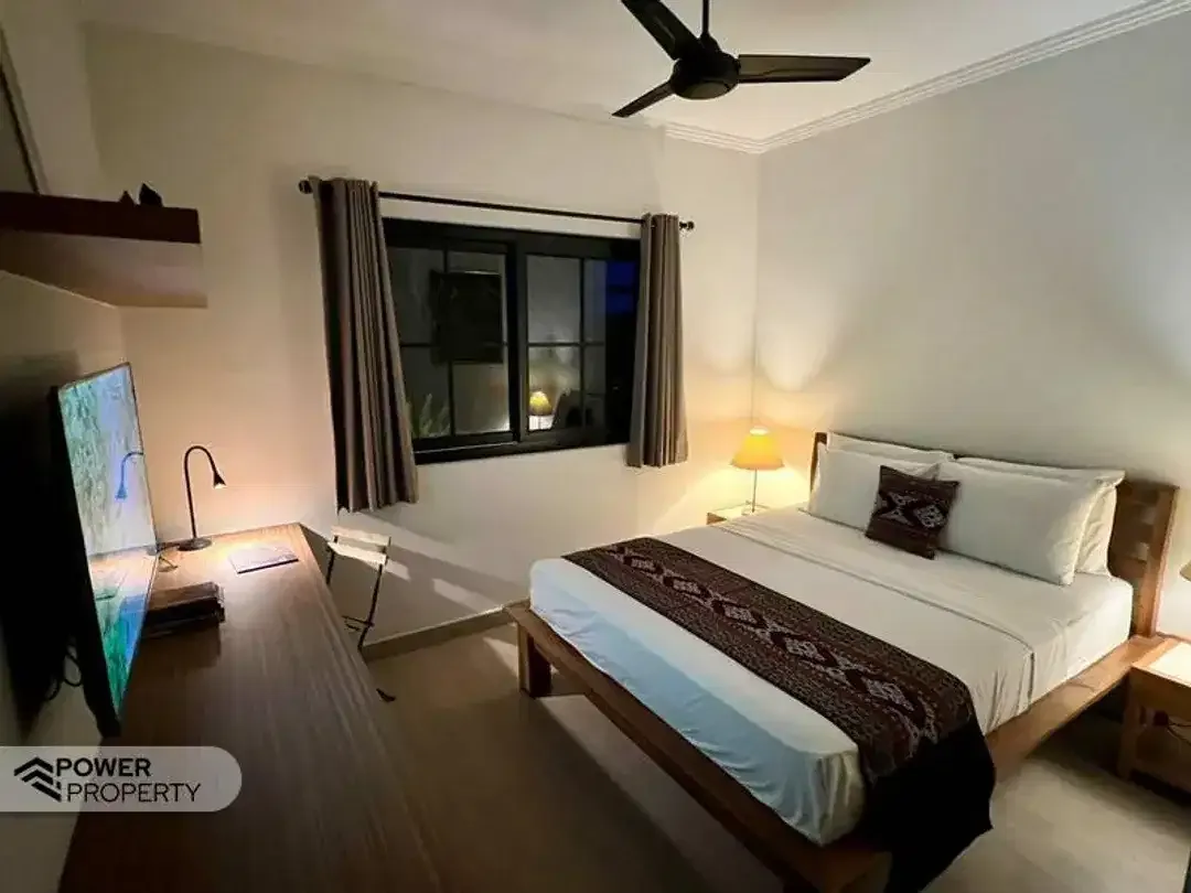 Modern 3-Bedroom Townhouse with Private Jacuzzi Pool in Prime Seminyak Area - Image 8 of 10